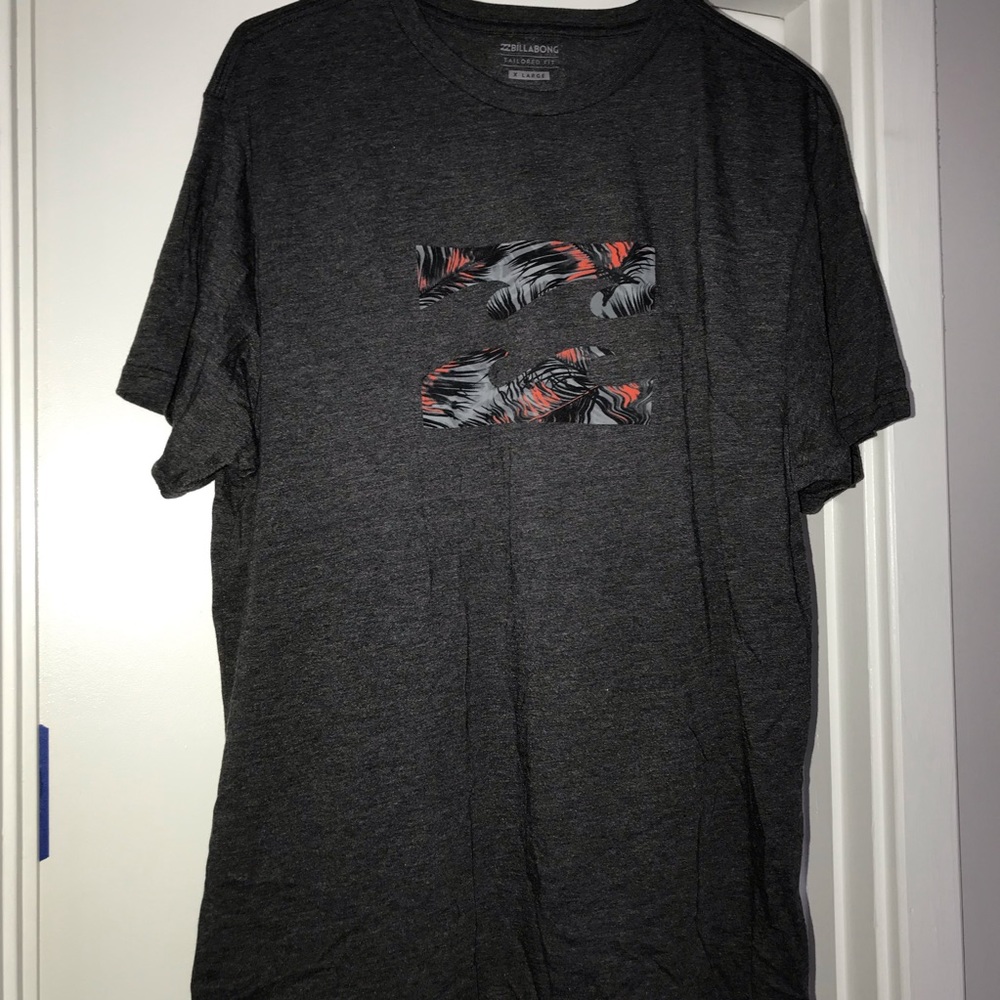 BILLABONG MENS TEE SHIRT.